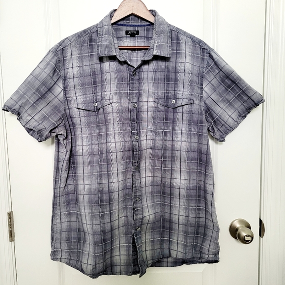 Apt. 9 Short Sleeved, Button Down Plaid Gray and Black Collared Shirt Size Large - Picture 1 of 6
